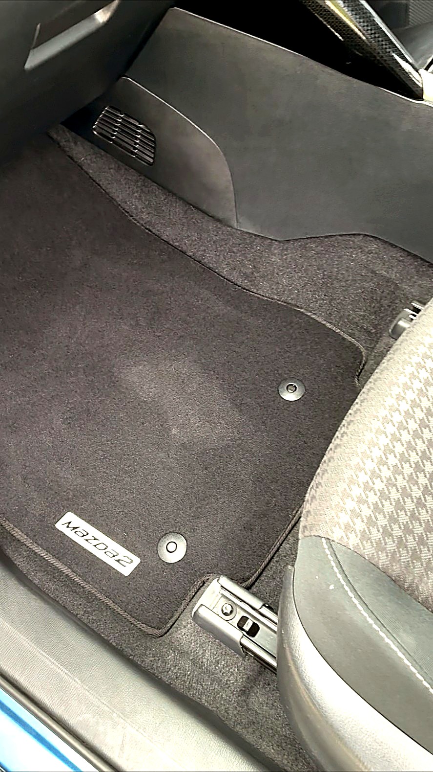 Same Mazda2 floor mat looking like new after a Squeaks detail